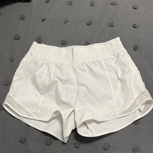 Lululemon Hotty Hot Short- size 8 in 4 inch